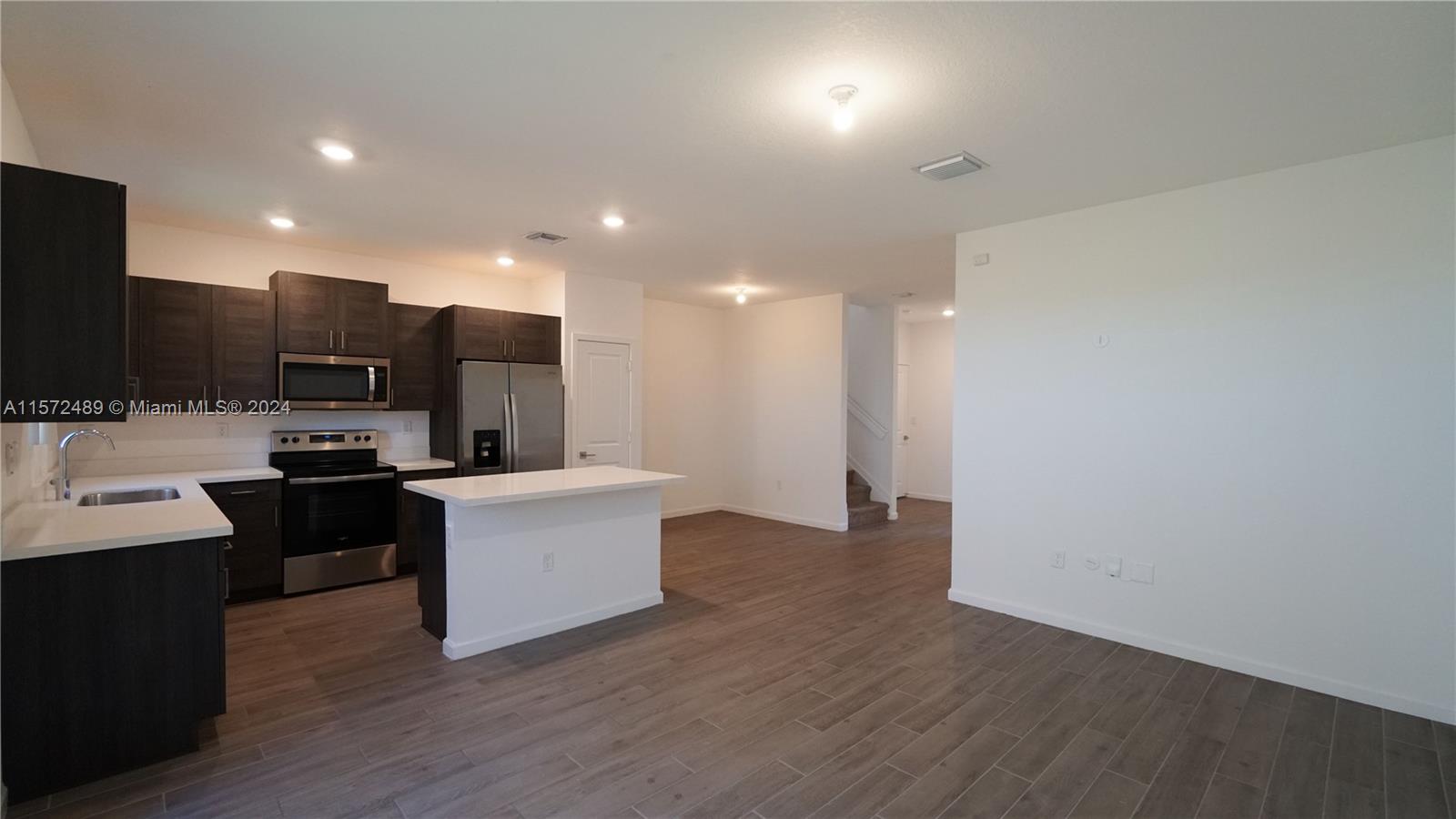 2411 SE 10th St 2411, Homestead, Florida 33035, 4 Bedrooms Bedrooms, ,3 BathroomsBathrooms,Residentiallease,For Rent,2411 SE 10th St 2411,A11572489