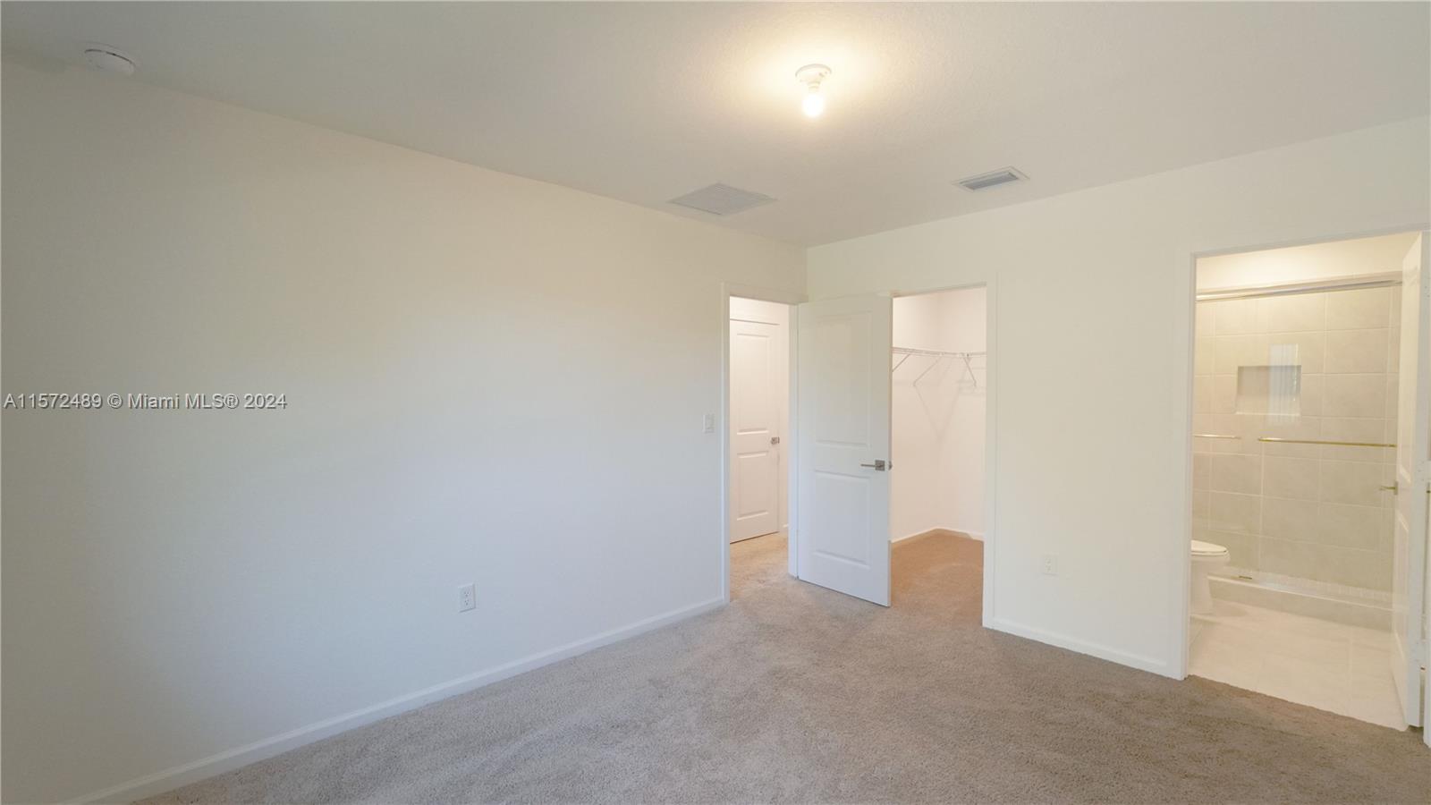 2411 SE 10th St 2411, Homestead, Florida 33035, 4 Bedrooms Bedrooms, ,3 BathroomsBathrooms,Residentiallease,For Rent,2411 SE 10th St 2411,A11572489