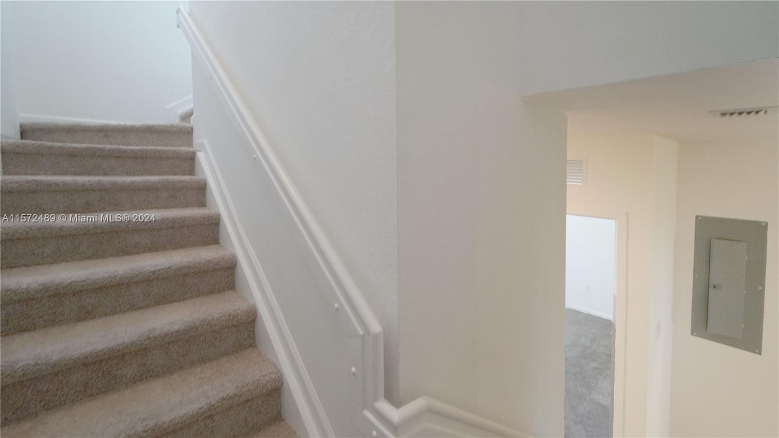 2411 SE 10th St 2411, Homestead, Florida 33035, 4 Bedrooms Bedrooms, ,3 BathroomsBathrooms,Residentiallease,For Rent,2411 SE 10th St 2411,A11572489