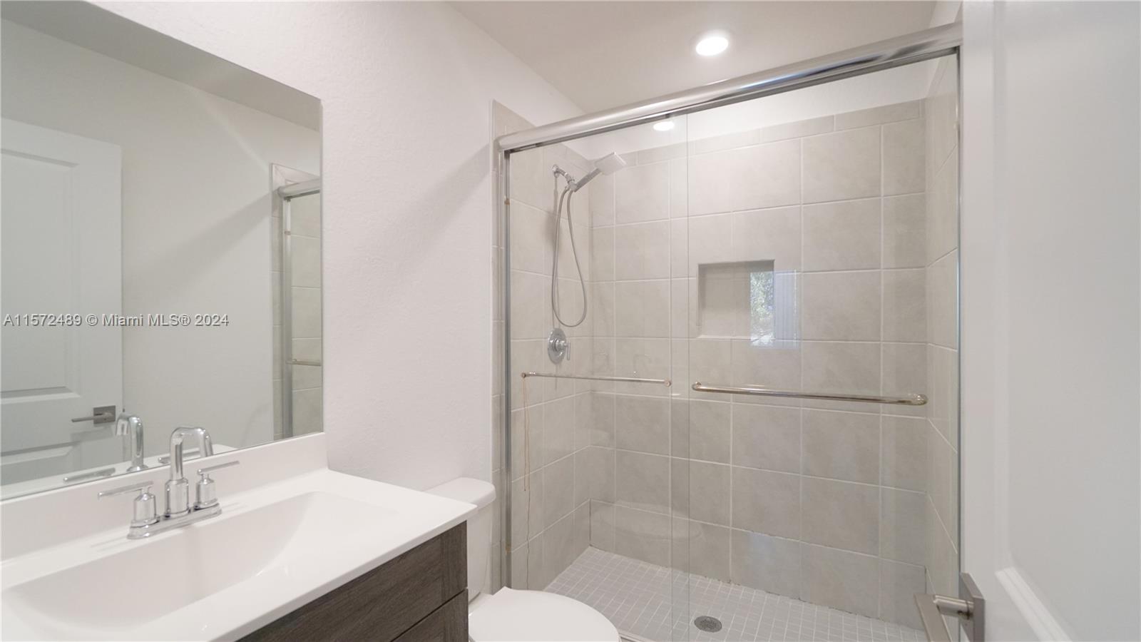 2411 SE 10th St 2411, Homestead, Florida 33035, 4 Bedrooms Bedrooms, ,3 BathroomsBathrooms,Residentiallease,For Rent,2411 SE 10th St 2411,A11572489