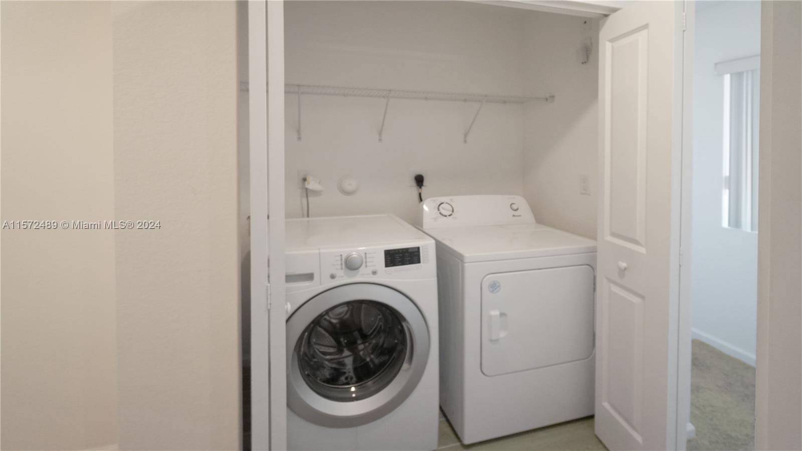 2411 SE 10th St 2411, Homestead, Florida 33035, 4 Bedrooms Bedrooms, ,3 BathroomsBathrooms,Residentiallease,For Rent,2411 SE 10th St 2411,A11572489