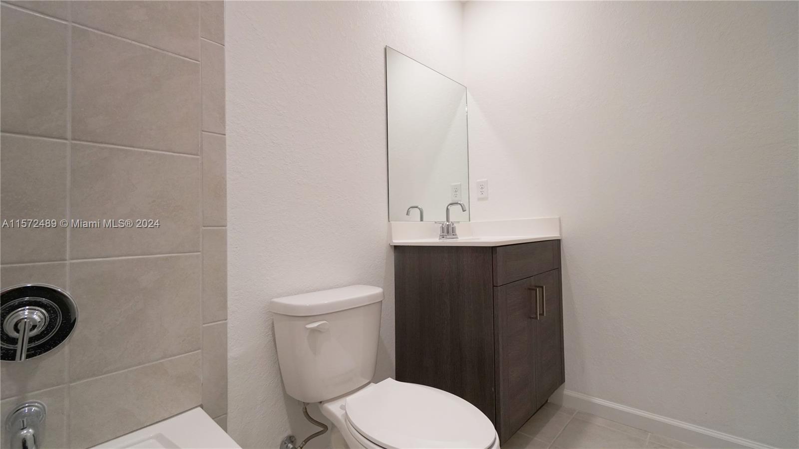 2411 SE 10th St 2411, Homestead, Florida 33035, 4 Bedrooms Bedrooms, ,3 BathroomsBathrooms,Residentiallease,For Rent,2411 SE 10th St 2411,A11572489
