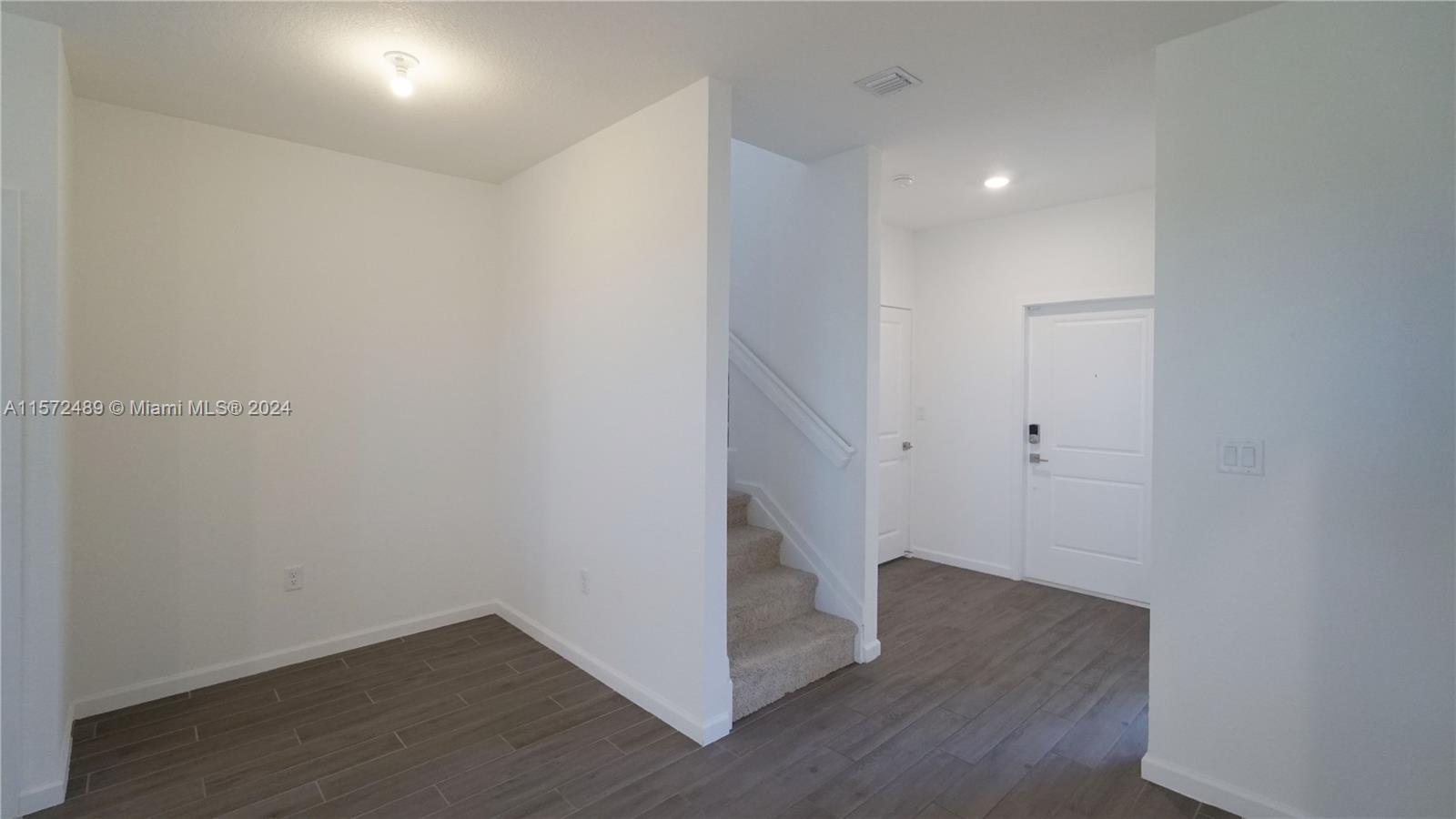 2411 SE 10th St 2411, Homestead, Florida 33035, 4 Bedrooms Bedrooms, ,3 BathroomsBathrooms,Residentiallease,For Rent,2411 SE 10th St 2411,A11572489