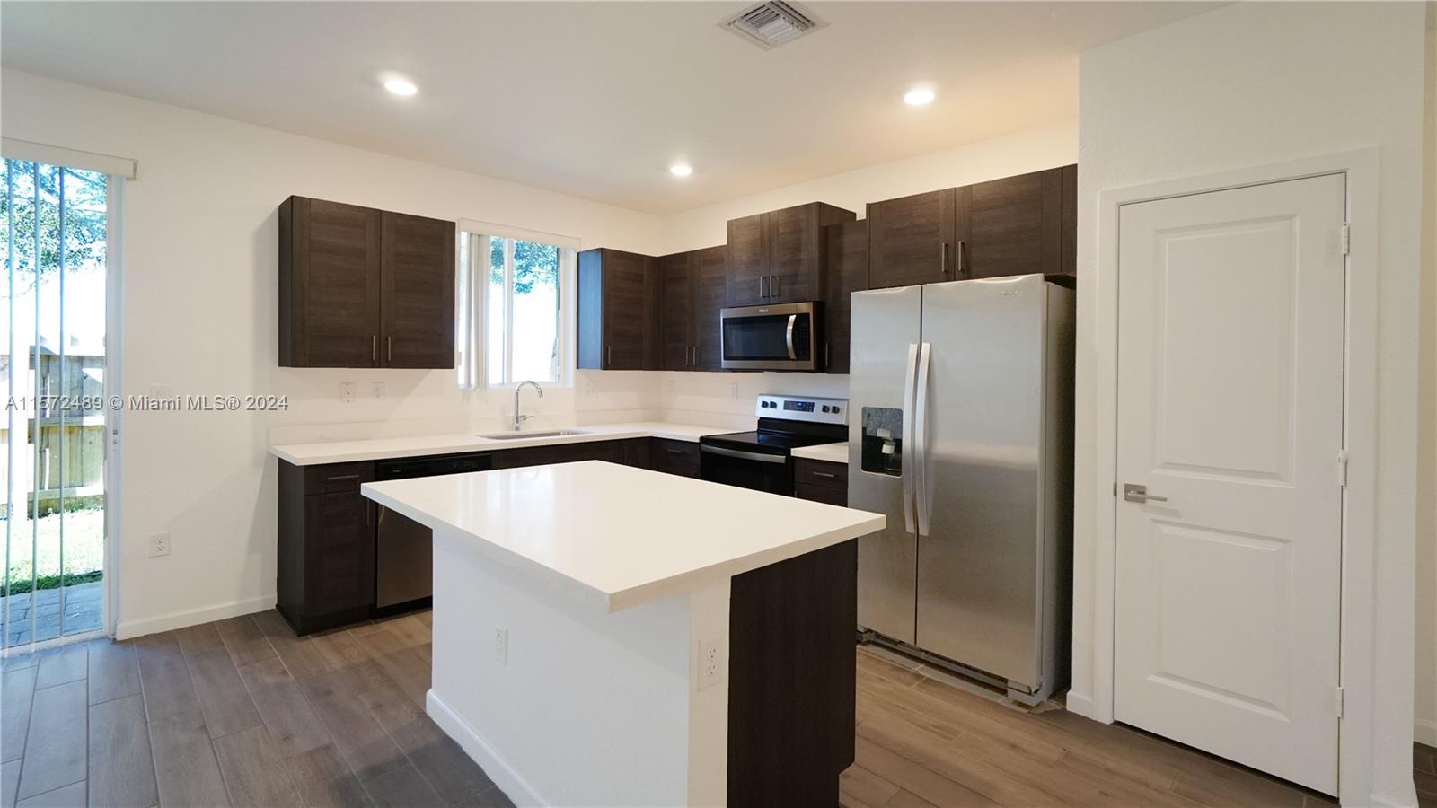 2411 SE 10th St 2411, Homestead, Florida 33035, 4 Bedrooms Bedrooms, ,3 BathroomsBathrooms,Residentiallease,For Rent,2411 SE 10th St 2411,A11572489