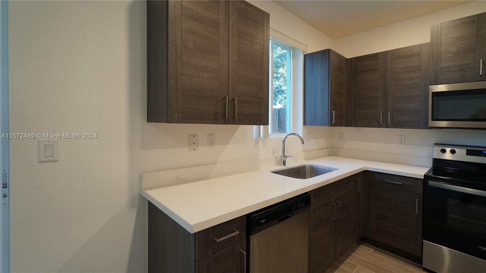 2411 SE 10th St 2411, Homestead, Florida 33035, 4 Bedrooms Bedrooms, ,3 BathroomsBathrooms,Residentiallease,For Rent,2411 SE 10th St 2411,A11572489