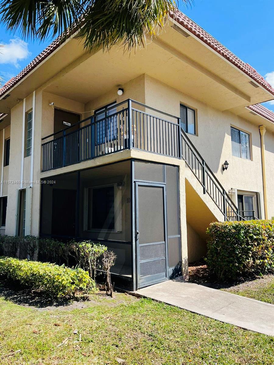 326 Lakeview Dr 204, Weston, Florida 33326, 2 Bedrooms Bedrooms, ,2 BathroomsBathrooms,Residential,For Sale,326 Lakeview Dr 204,A11572460
