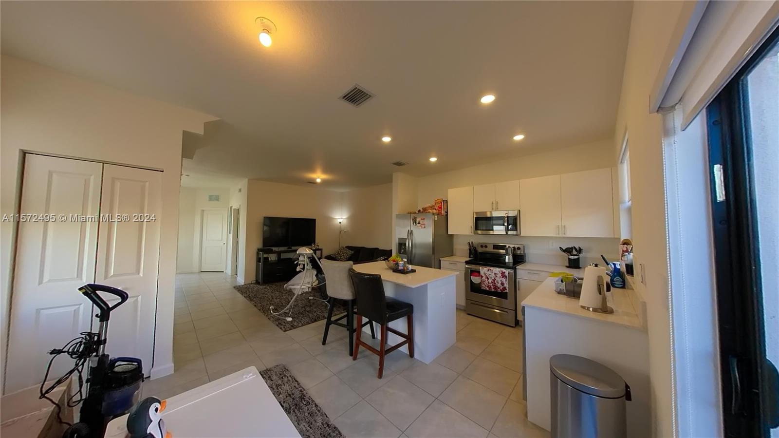 11721 SW 245th Ter, Homestead, Florida 33032, 3 Bedrooms Bedrooms, ,3 BathroomsBathrooms,Residentiallease,For Rent,11721 SW 245th Ter,A11572495