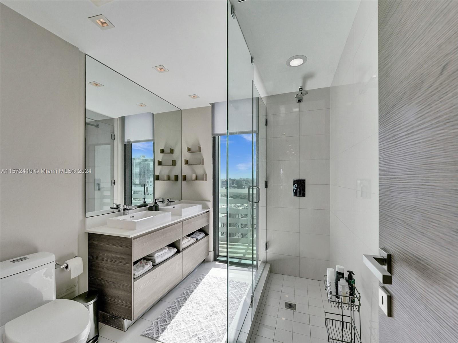 460 NE 28th St 1701, Miami, Florida 33137, 2 Bedrooms Bedrooms, ,2 BathroomsBathrooms,Residentiallease,For Rent,460 NE 28th St 1701,A11572419