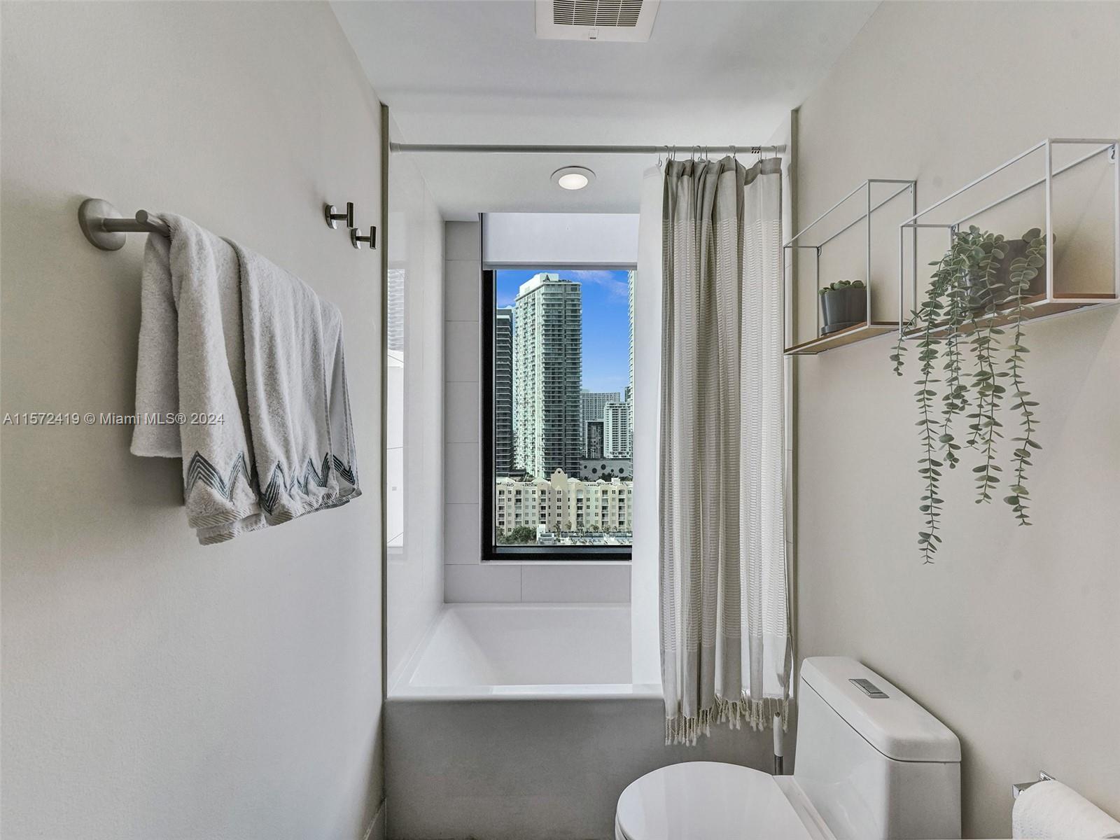 460 NE 28th St 1701, Miami, Florida 33137, 2 Bedrooms Bedrooms, ,2 BathroomsBathrooms,Residentiallease,For Rent,460 NE 28th St 1701,A11572419
