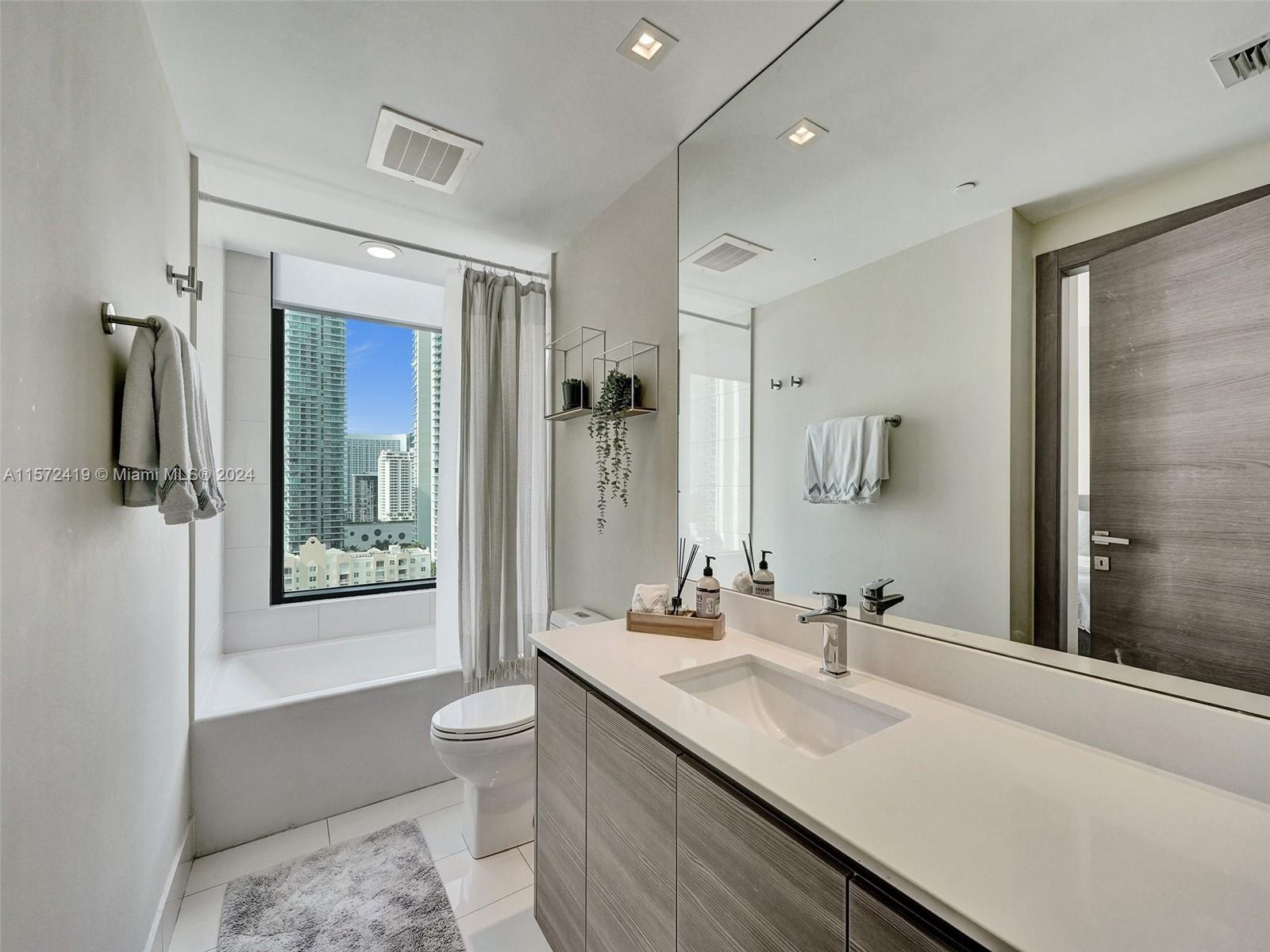 460 NE 28th St 1701, Miami, Florida 33137, 2 Bedrooms Bedrooms, ,2 BathroomsBathrooms,Residentiallease,For Rent,460 NE 28th St 1701,A11572419