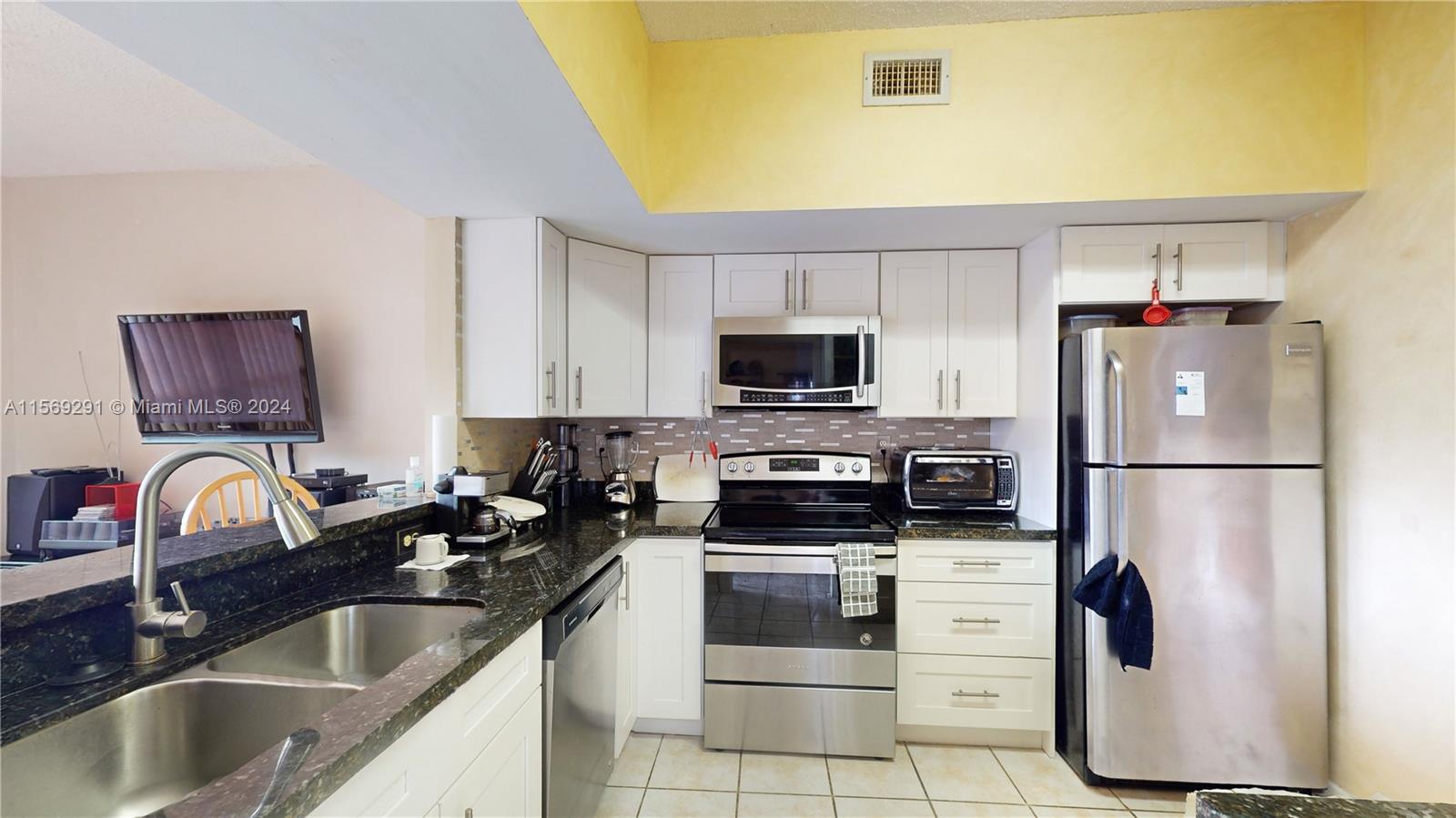 301 SW 95th Ter 1, Pembroke Pines, Florida 33025, 3 Bedrooms Bedrooms, 5 Rooms Rooms,2 BathroomsBathrooms,Residential,For Sale,301 SW 95th Ter 1,A11569291