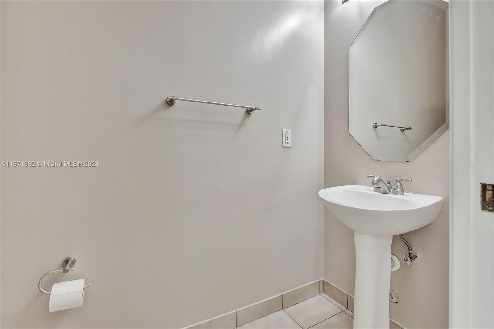 Listing Photo 12