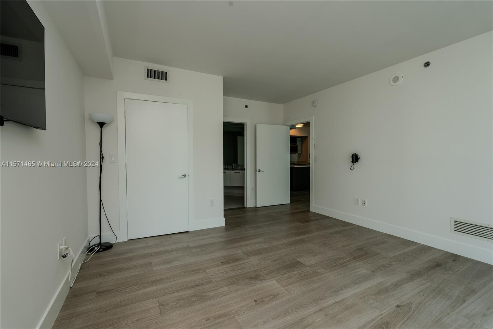 500 Brickell Ave 1407, Miami, Florida 33131, 2 Bedrooms Bedrooms, ,2 BathroomsBathrooms,Residentiallease,For Rent,500 Brickell Ave 1407,A11571465