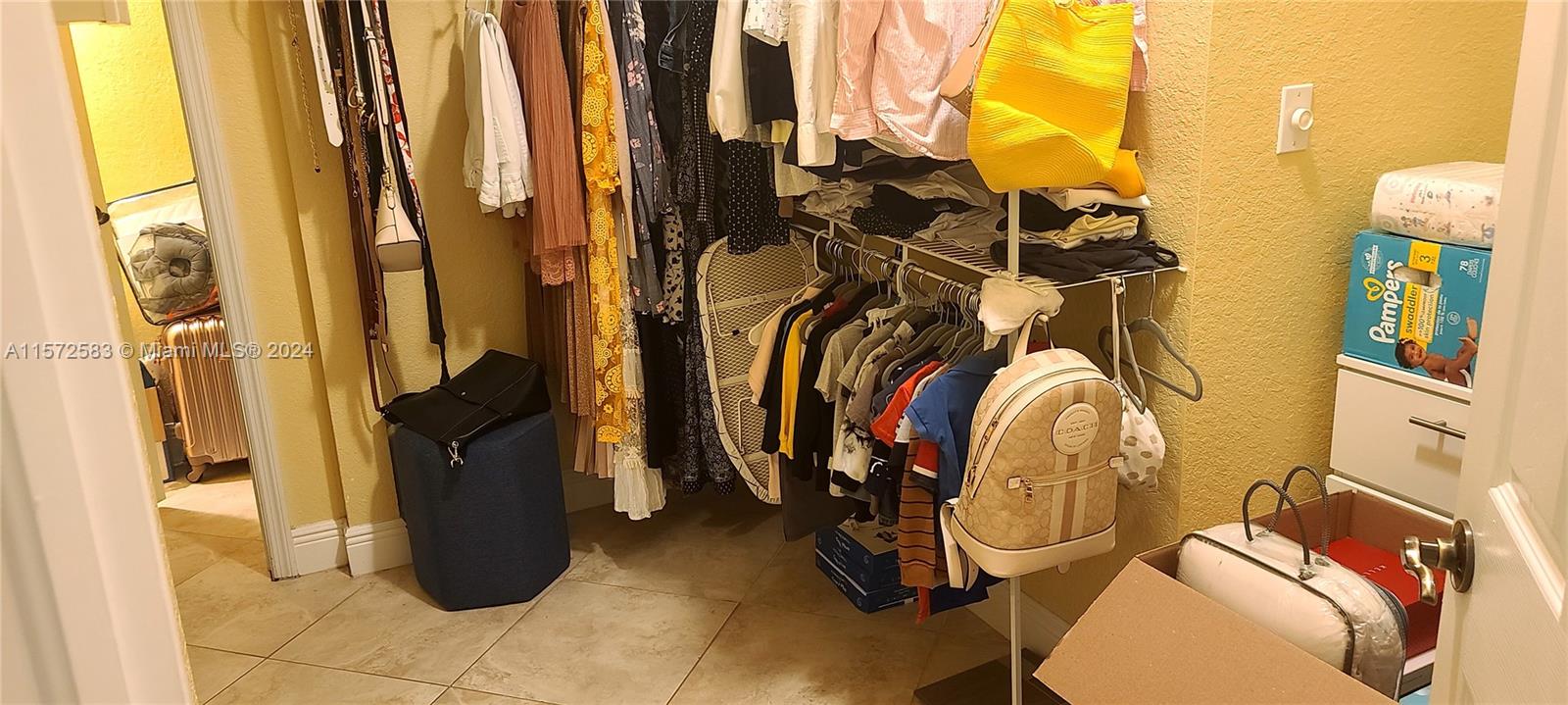 MASTER BEDROOM WALKING CLOSET