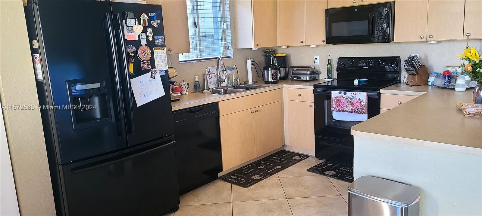2008 SE 19 ST, Homestead, Florida 33035, 4 Bedrooms Bedrooms, ,2 BathroomsBathrooms,Residentiallease,For Rent,2008 SE 19 ST,A11572583