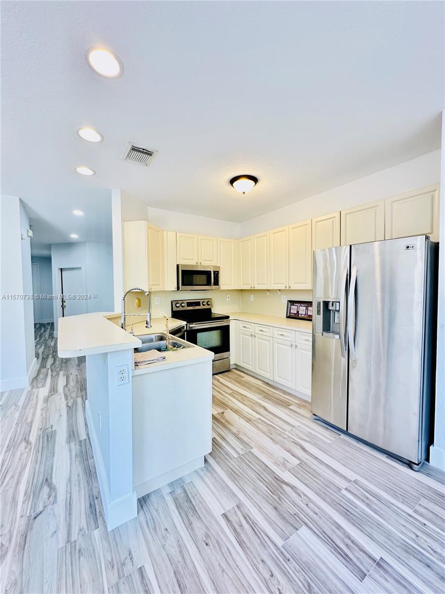 8545 SW 165th Pl 8545, Miami, Florida 33193, 3 Bedrooms Bedrooms, ,2 BathroomsBathrooms,Residentiallease,For Rent,8545 SW 165th Pl 8545,A11570738