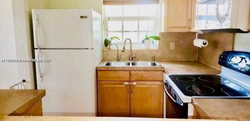 6863 SW 21st St ., Miramar, Florida 33023, 3 Bedrooms Bedrooms, ,2 BathroomsBathrooms,Residentiallease,For Rent,6863 SW 21st St .,A11569403