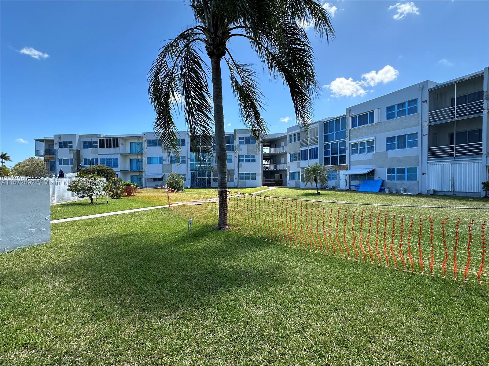 2223 Park Ln 111, Hollywood, Florida 33021, 1 Bedroom Bedrooms, ,1 BathroomBathrooms,Residential,For Sale,2223 Park Ln 111,A11572592