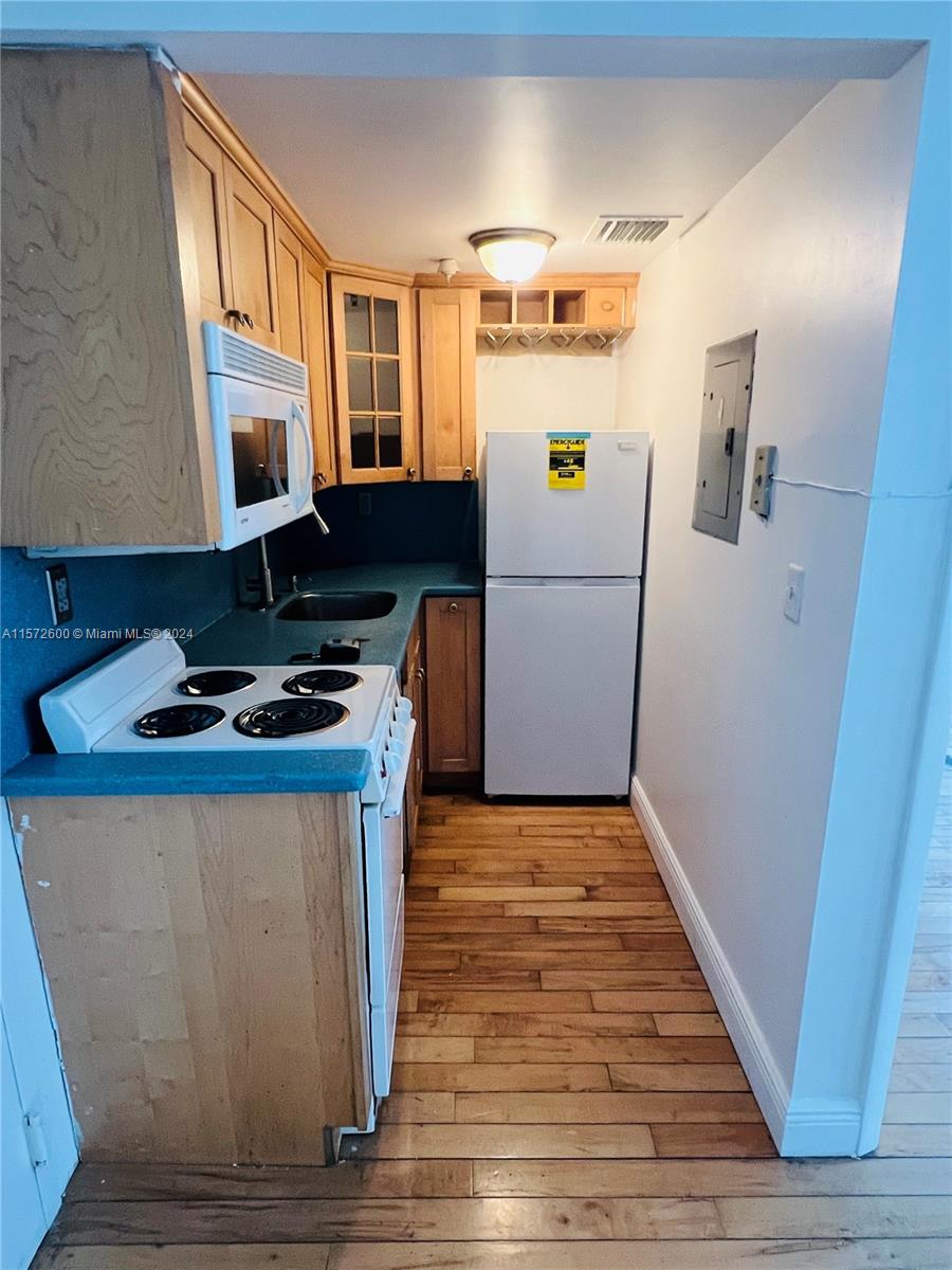 1550 Drexel Ave 206, Miami Beach, Florida 33139, 1 Bedroom Bedrooms, ,1 BathroomBathrooms,Residentiallease,For Rent,1550 Drexel Ave 206,A11572600