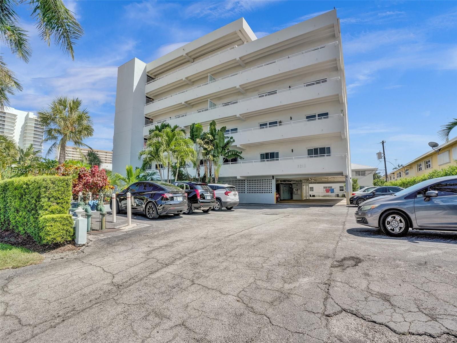 3212 NE 12th St 505, Pompano Beach, Florida 33062, 2 Bedrooms Bedrooms, ,2 BathroomsBathrooms,Residentiallease,For Rent,3212 NE 12th St 505,A11572617