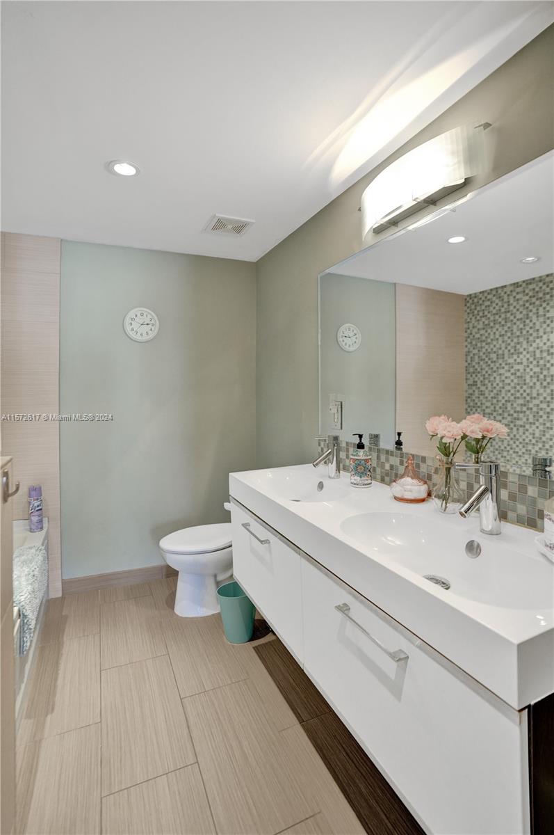 3212 NE 12th St 505, Pompano Beach, Florida 33062, 2 Bedrooms Bedrooms, ,2 BathroomsBathrooms,Residentiallease,For Rent,3212 NE 12th St 505,A11572617