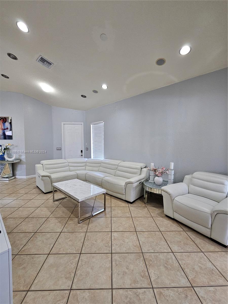 2242 Portofino Ave, Homestead, Florida 33033, 3 Bedrooms Bedrooms, ,2 BathroomsBathrooms,Residentiallease,For Rent,2242 Portofino Ave,A11571898