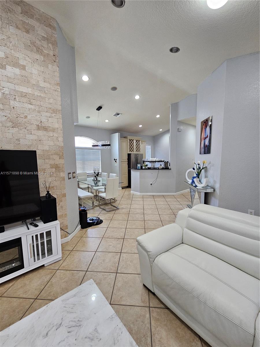 2242 Portofino Ave, Homestead, Florida 33033, 3 Bedrooms Bedrooms, ,2 BathroomsBathrooms,Residentiallease,For Rent,2242 Portofino Ave,A11571898