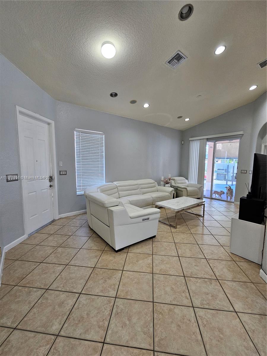 2242 Portofino Ave, Homestead, Florida 33033, 3 Bedrooms Bedrooms, ,2 BathroomsBathrooms,Residentiallease,For Rent,2242 Portofino Ave,A11571898