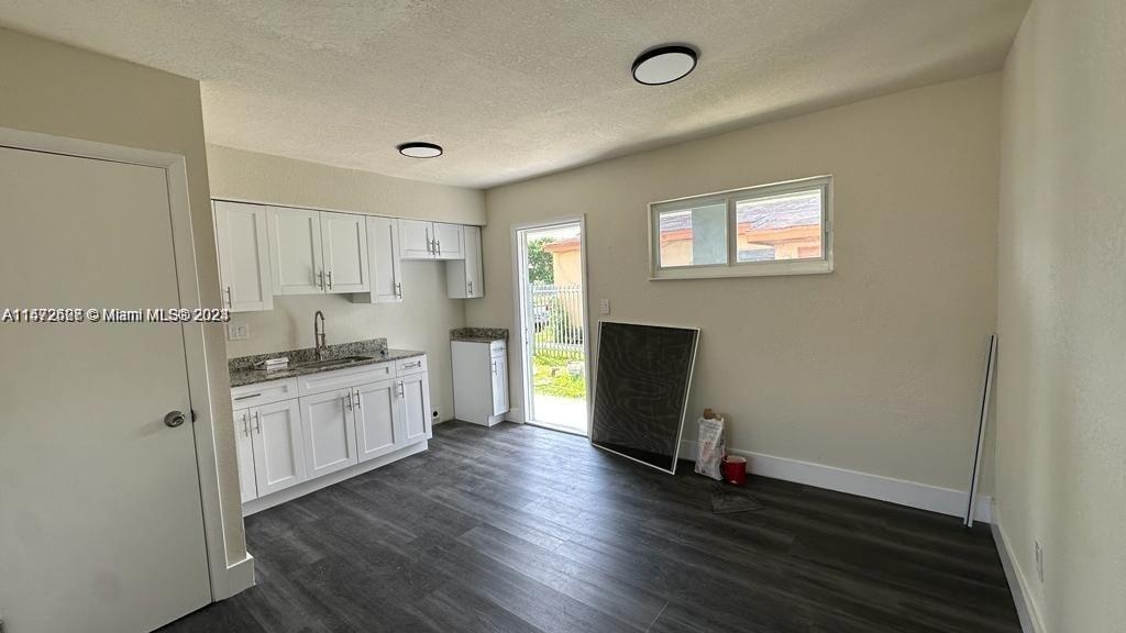 1430 NW 2nd Ave 3, Florida City, Florida 33034, 2 Bedrooms Bedrooms, ,1 BathroomBathrooms,Residentiallease,For Rent,1430 NW 2nd Ave 3,A11572627
