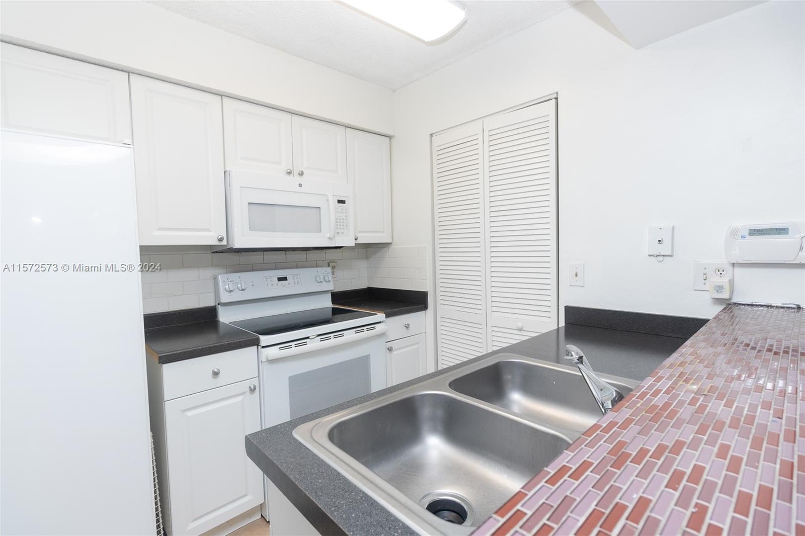 1227 SW 46th Ave 309, Pompano Beach, Florida 33069, 1 Bedroom Bedrooms, ,1 BathroomBathrooms,Residential,For Sale,1227 SW 46th Ave 309,A11572573