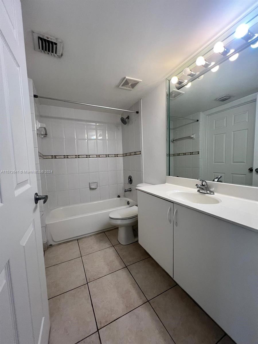 2475 NW 16th St Rd 308, Miami, Florida 33125, 2 Bedrooms Bedrooms, ,2 BathroomsBathrooms,Residentiallease,For Rent,2475 NW 16th St Rd 308,A11572641