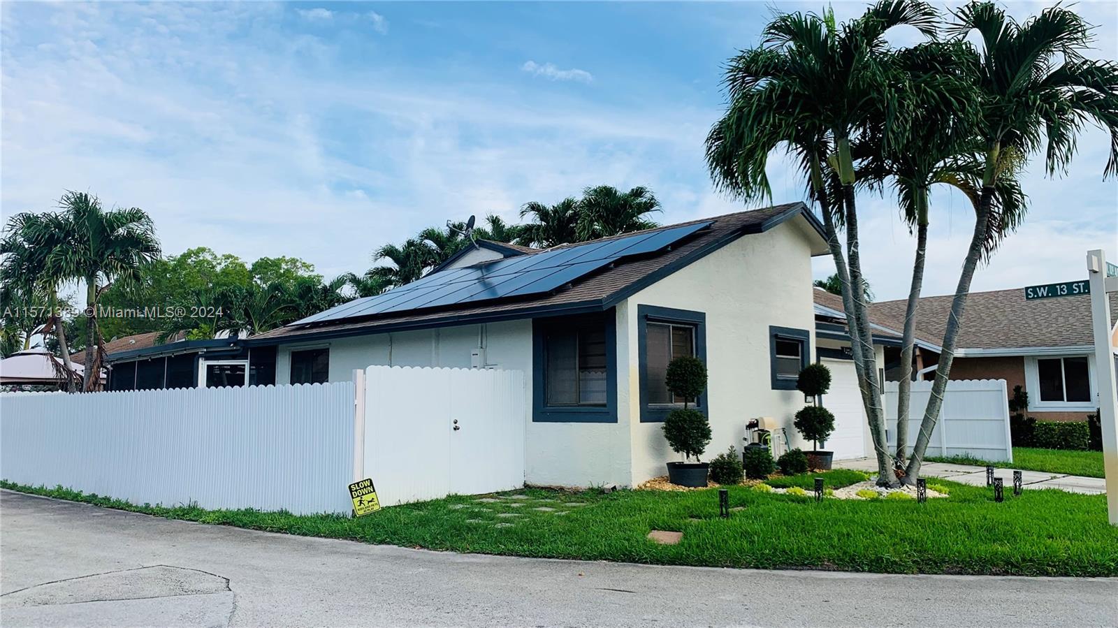 1270 SW 109th Ave, Pembroke Pines, Florida 33025, 2 Bedrooms Bedrooms, ,2 BathroomsBathrooms,Residential,For Sale,1270 SW 109th Ave,A11571389