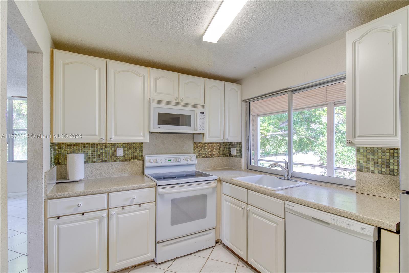 9301 Lime Bay Blvd 312, Tamarac, Florida 33321, 2 Bedrooms Bedrooms, ,2 BathroomsBathrooms,Residentiallease,For Rent,9301 Lime Bay Blvd 312,A11572264