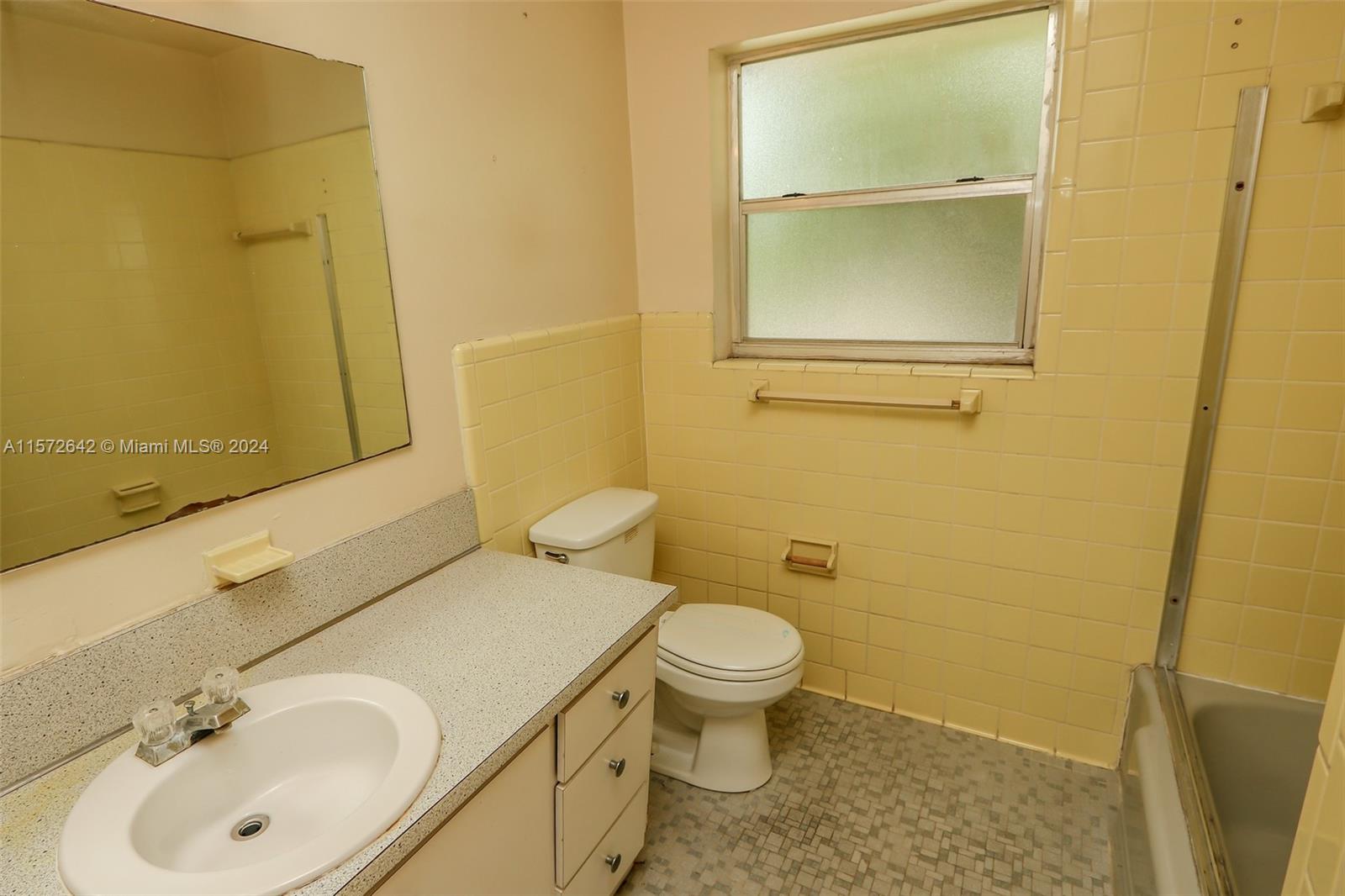 1250 S Alhambra Cir 17, Coral Gables, Florida 33146, 1 Bedroom Bedrooms, ,1 BathroomBathrooms,Residentiallease,For Rent,1250 S Alhambra Cir 17,A11572642