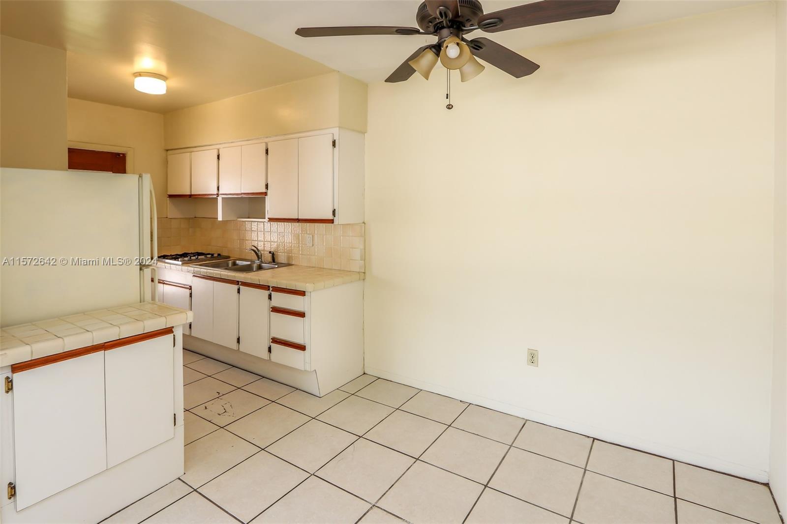 1250 S Alhambra Cir 17, Coral Gables, Florida 33146, 1 Bedroom Bedrooms, ,1 BathroomBathrooms,Residentiallease,For Rent,1250 S Alhambra Cir 17,A11572642