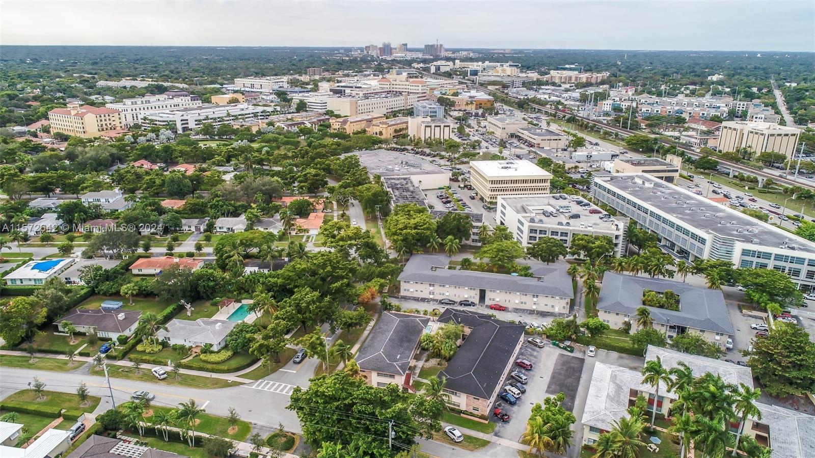 1250 S Alhambra Cir 17, Coral Gables, Florida 33146, 1 Bedroom Bedrooms, ,1 BathroomBathrooms,Residentiallease,For Rent,1250 S Alhambra Cir 17,A11572642
