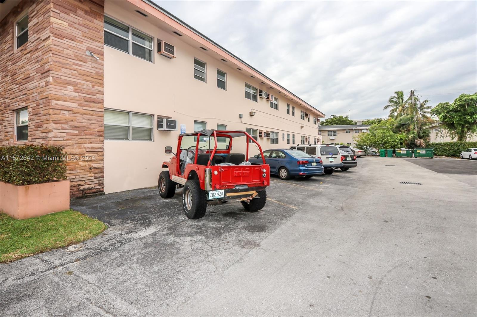 1250 S Alhambra Cir 17, Coral Gables, Florida 33146, 1 Bedroom Bedrooms, ,1 BathroomBathrooms,Residentiallease,For Rent,1250 S Alhambra Cir 17,A11572642