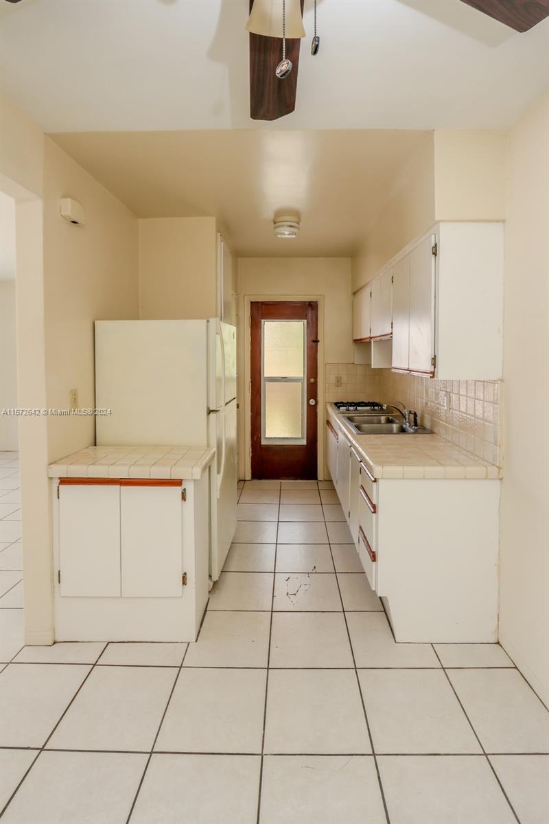 1250 S Alhambra Cir 17, Coral Gables, Florida 33146, 1 Bedroom Bedrooms, ,1 BathroomBathrooms,Residentiallease,For Rent,1250 S Alhambra Cir 17,A11572642
