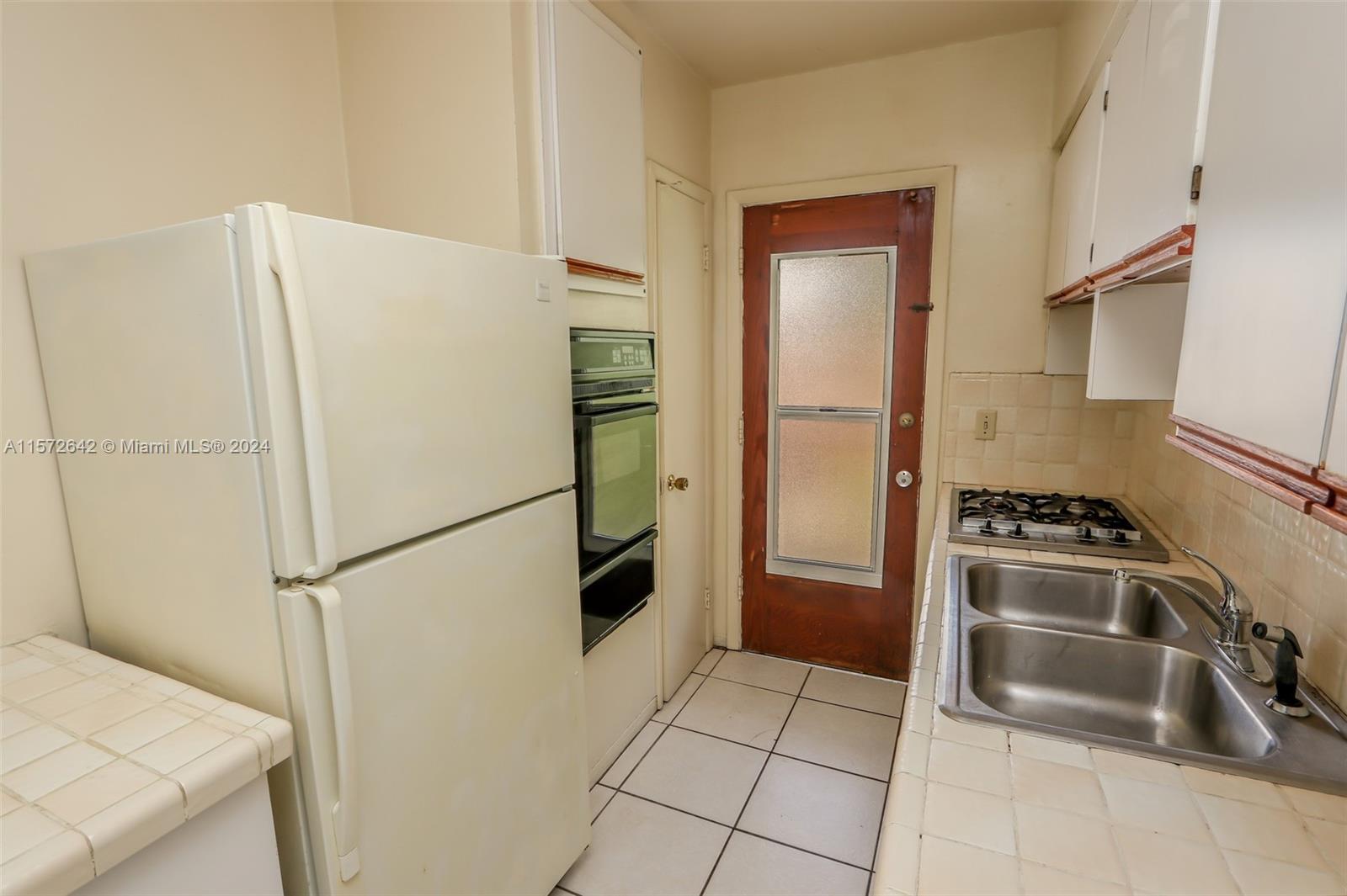 1250 S Alhambra Cir 17, Coral Gables, Florida 33146, 1 Bedroom Bedrooms, ,1 BathroomBathrooms,Residentiallease,For Rent,1250 S Alhambra Cir 17,A11572642