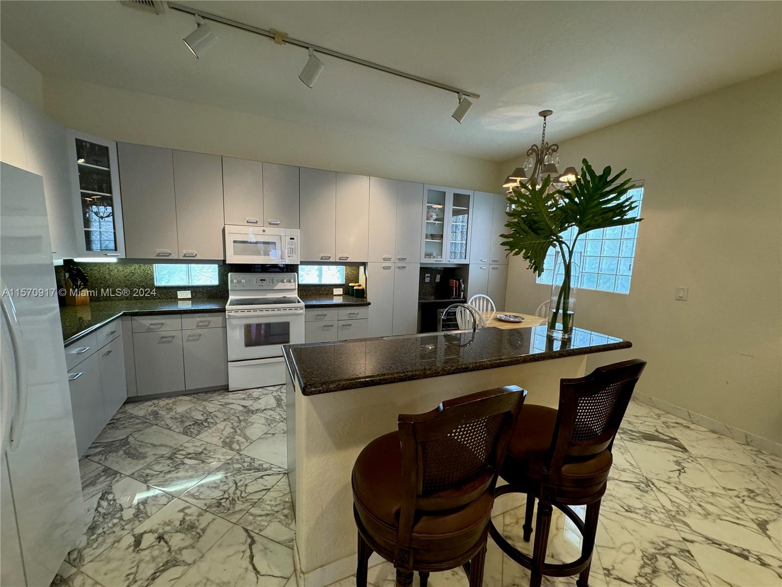 1095 Scarlet Oak St, Hollywood, Florida 33019, 4 Bedrooms Bedrooms, 11 Rooms Rooms,2 BathroomsBathrooms,Residential,For Sale,1095 Scarlet Oak St,A11570917