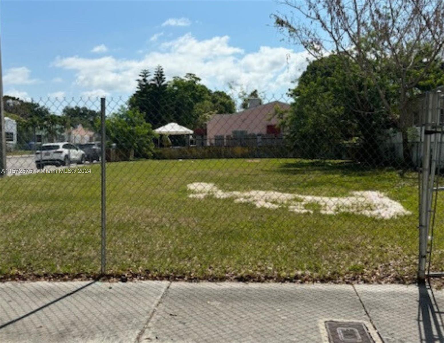 4727 NW 6th Ave  For Sale A11572575, FL