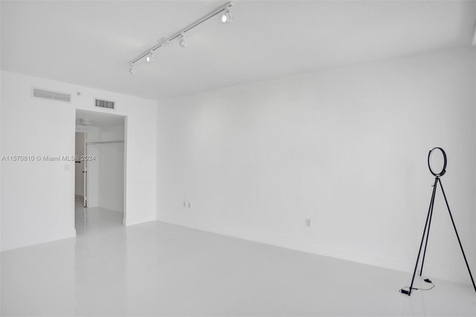 1750 N Bayshore Dr 5214, Miami, Florida 33132, 2 Bedrooms Bedrooms, ,2 BathroomsBathrooms,Residentiallease,For Rent,1750 N Bayshore Dr 5214,A11570810