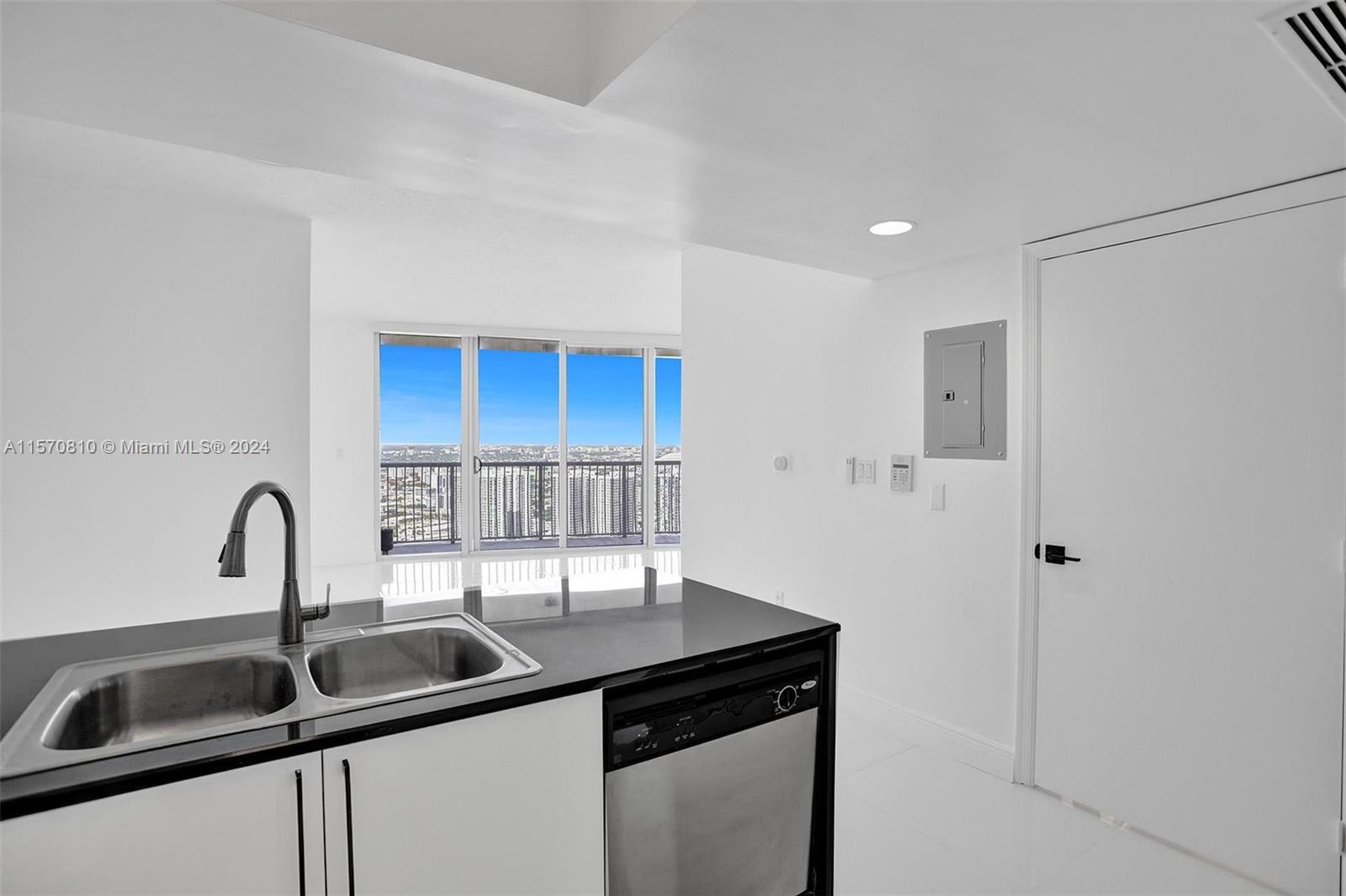 1750 N Bayshore Dr 5214, Miami, Florida 33132, 2 Bedrooms Bedrooms, ,2 BathroomsBathrooms,Residentiallease,For Rent,1750 N Bayshore Dr 5214,A11570810