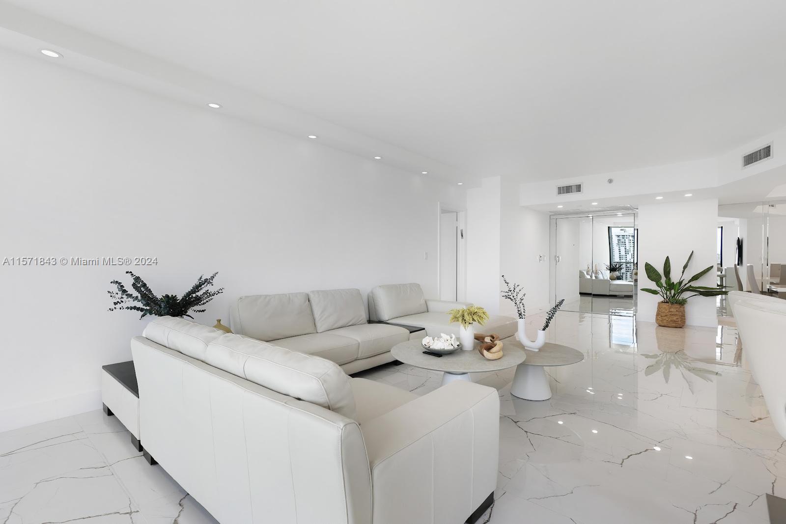 20281 E Country Club Dr 1109, Aventura, Florida 33180, 2 Bedrooms Bedrooms, ,2 BathroomsBathrooms,Residential,For Sale,20281 E Country Club Dr 1109,A11571843