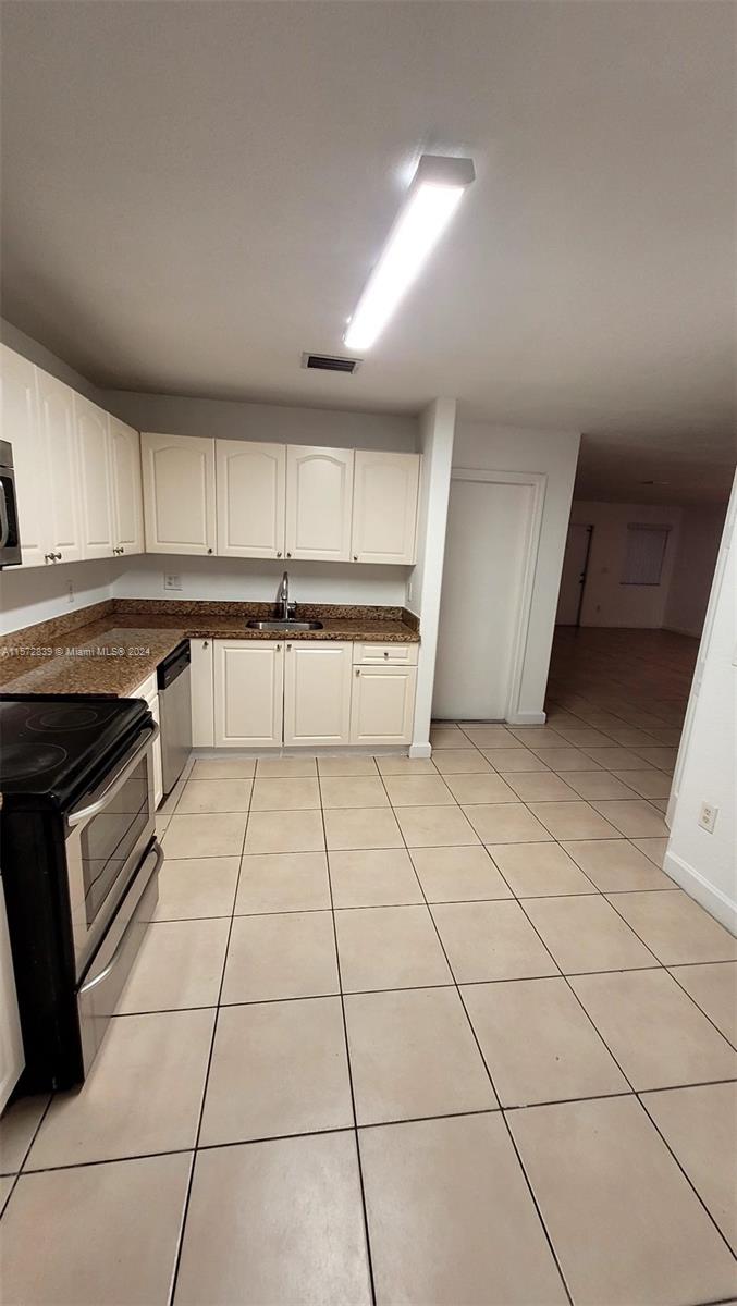 7375 NW 173rd Dr 52, Hialeah, Florida 33015, 3 Bedrooms Bedrooms, ,2 BathroomsBathrooms,Residentiallease,For Rent,7375 NW 173rd Dr 52,A11572839