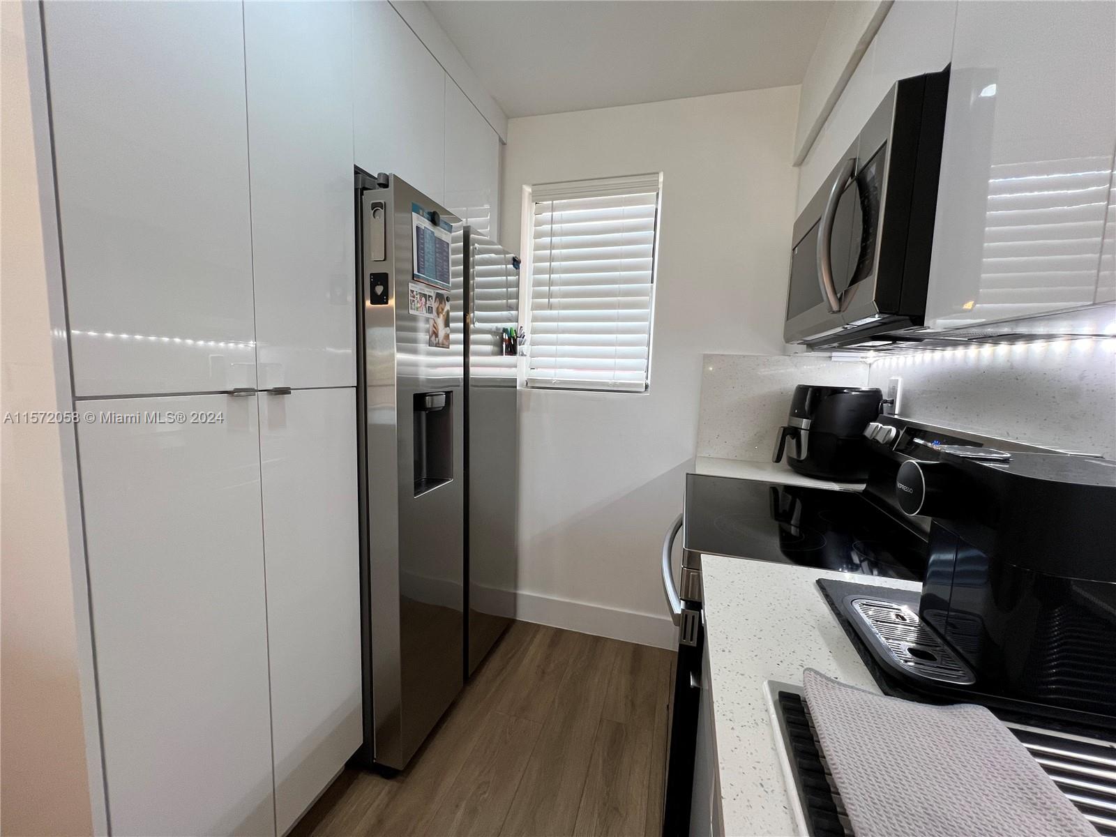 8425 NW 8th St 406, Miami, Florida 33126, 2 Bedrooms Bedrooms, ,2 BathroomsBathrooms,Residentiallease,For Rent,8425 NW 8th St 406,A11572058