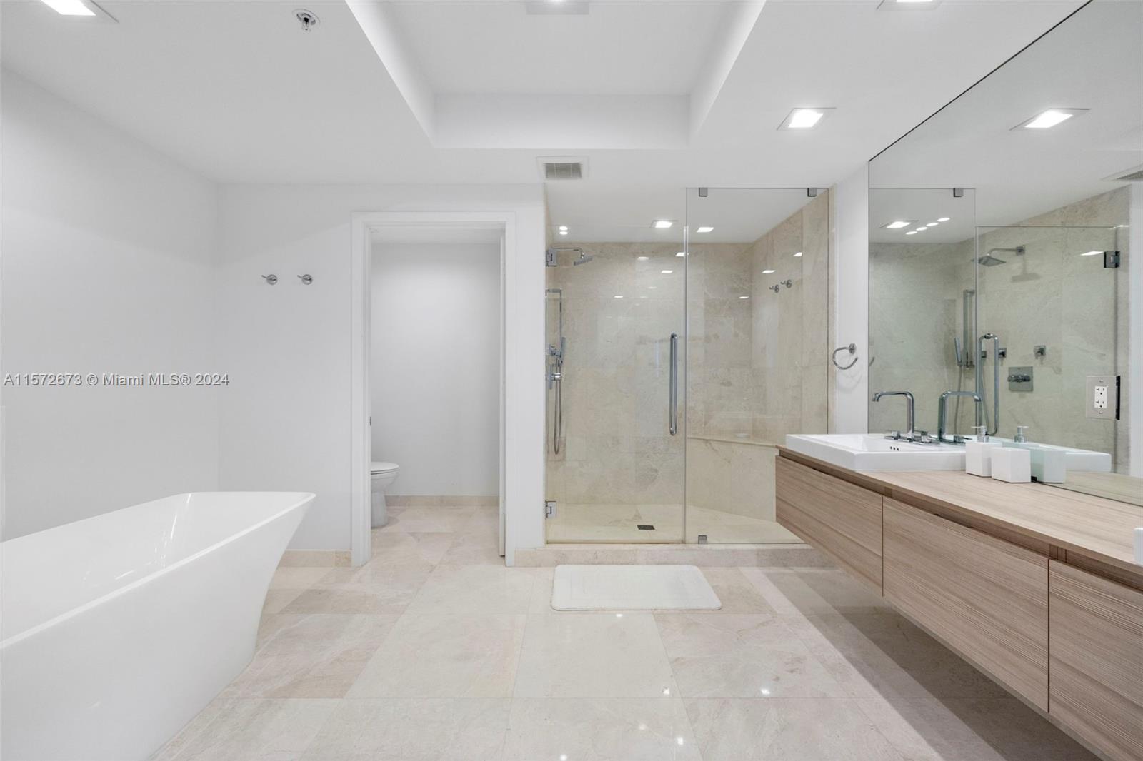 17111 Biscayne Blvd 1110, North Miami Beach, Florida 33160, 3 Bedrooms Bedrooms, ,3 BathroomsBathrooms,Residential,For Sale,17111 Biscayne Blvd 1110,A11572673