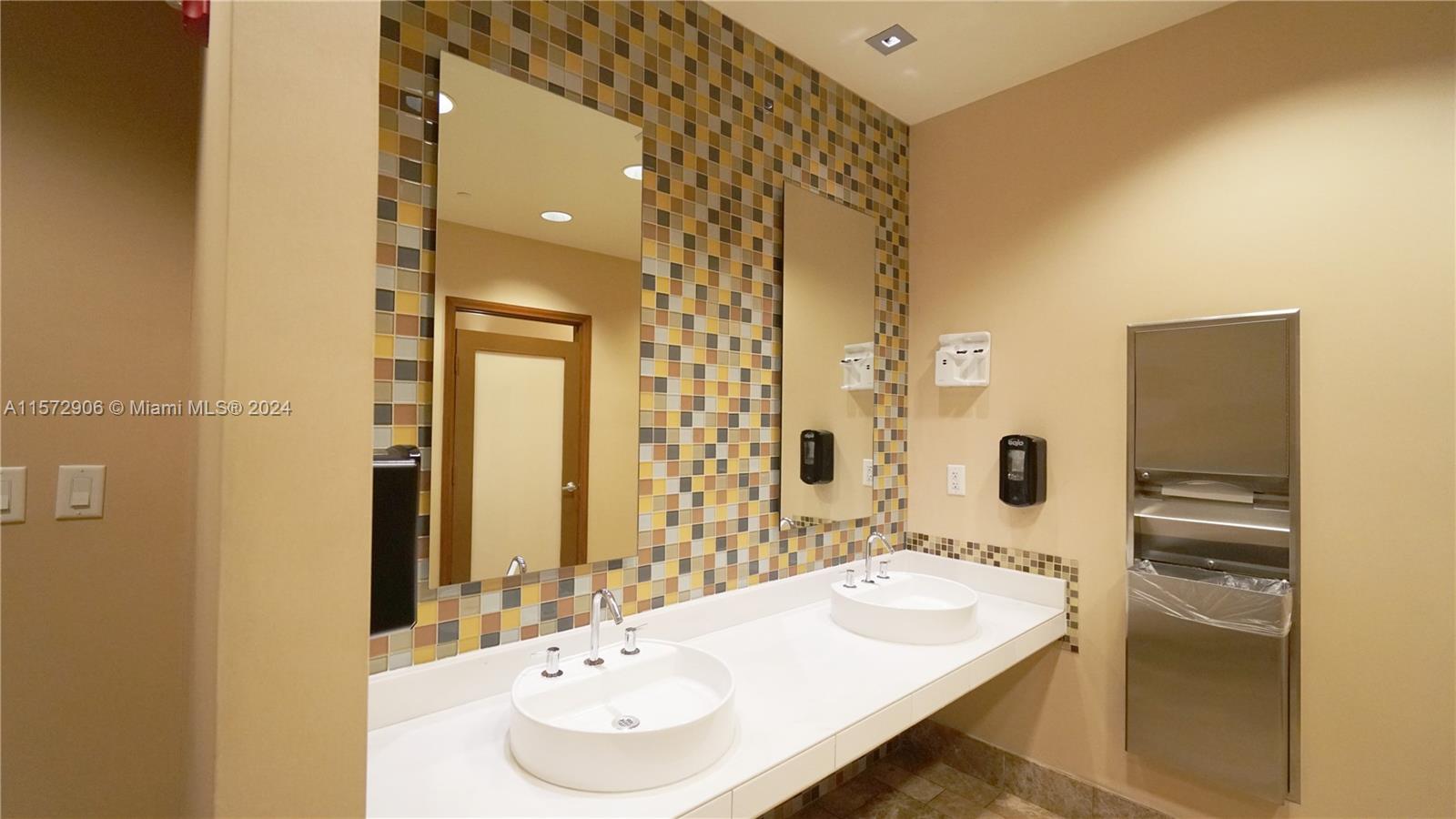 1060 Brickell Ave 2811, Miami, Florida 33131, 2 Bedrooms Bedrooms, ,2 BathroomsBathrooms,Residentiallease,For Rent,1060 Brickell Ave 2811,A11572906
