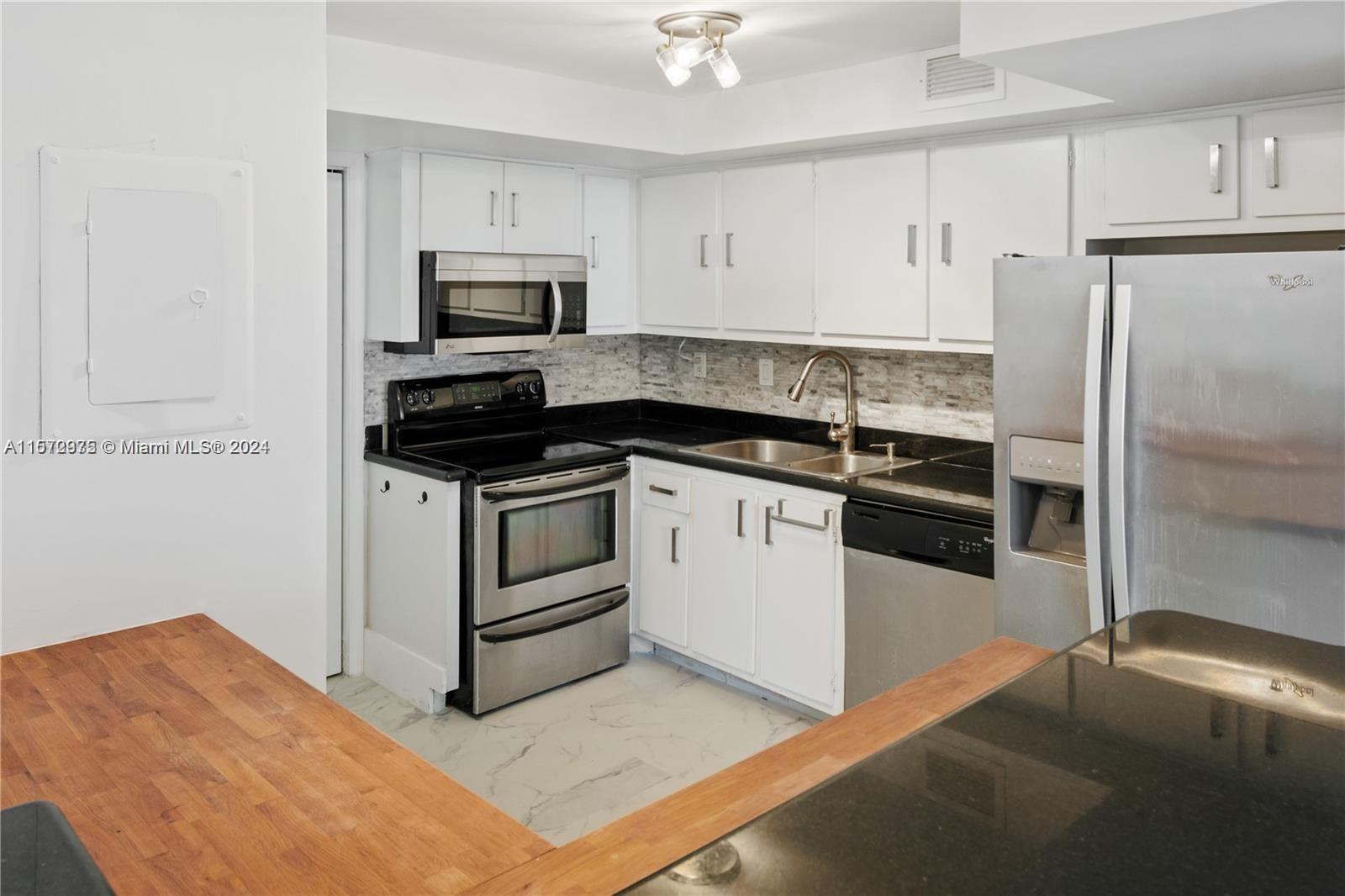 1420 Brickell Bay Dr 505C, Miami, Florida 33131, 2 Bedrooms Bedrooms, ,2 BathroomsBathrooms,Residentiallease,For Rent,1420 Brickell Bay Dr 505C,A11572975