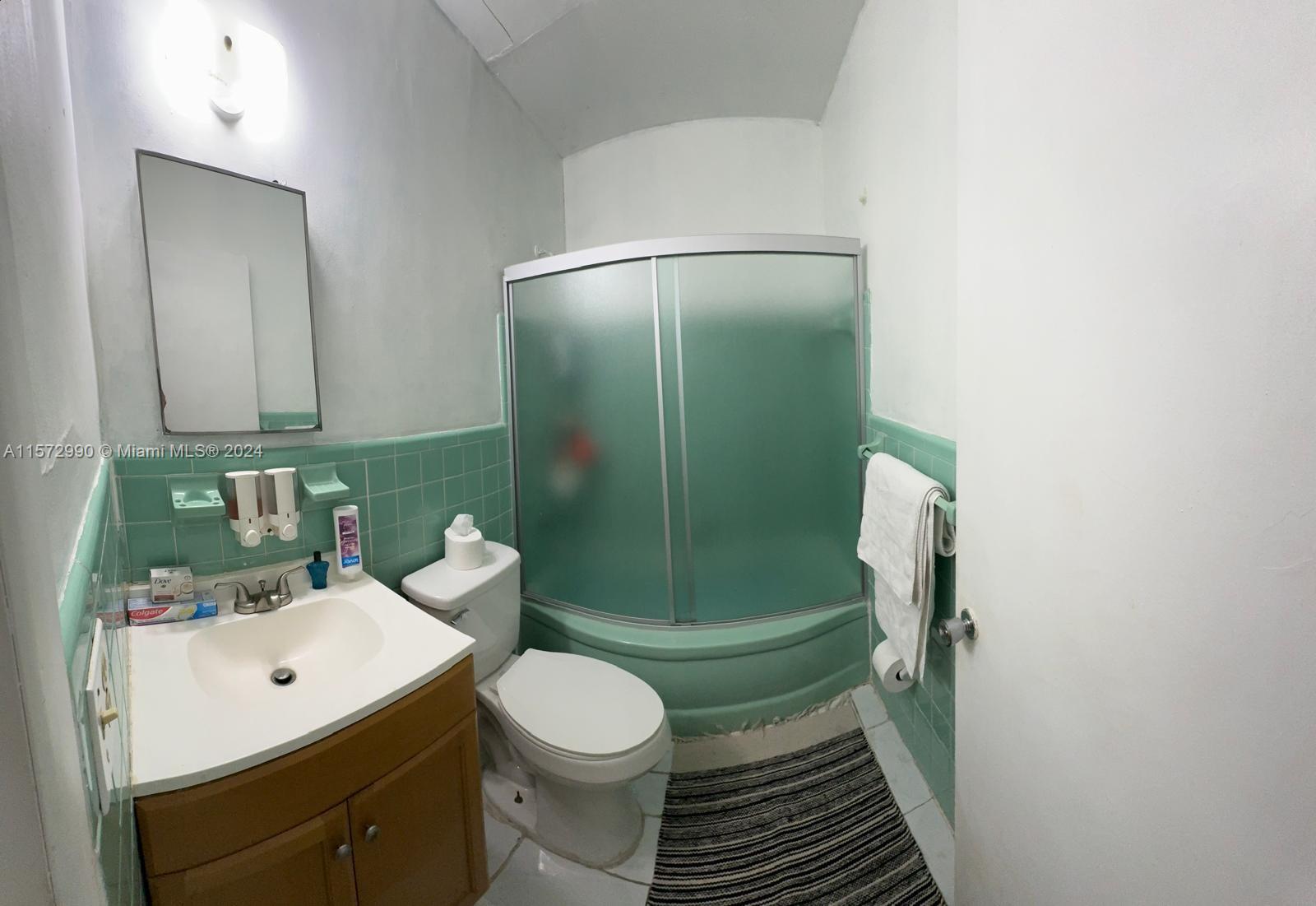 509 E 21st St, Hialeah, Florida 33013, 2 Bedrooms Bedrooms, ,2 BathroomsBathrooms,Residential,For Sale,509 E 21st St,A11572990